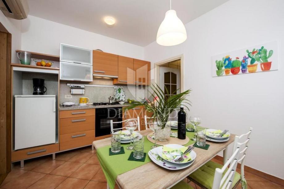 Апартаменты Santa Eufemia Rovinj 10Min Walk To City & Free Garage Parking Экстерьер фото