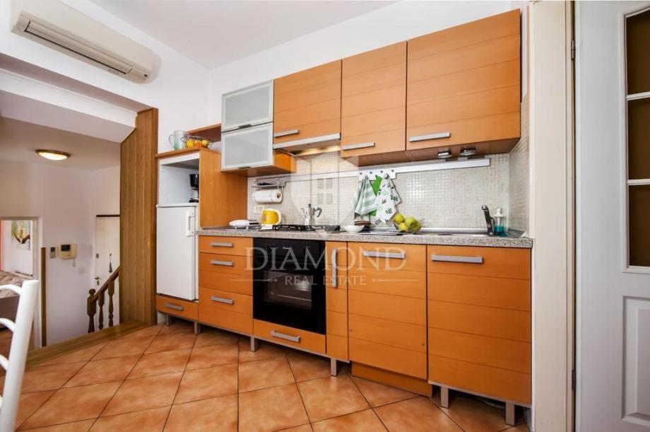 Апартаменты Santa Eufemia Rovinj 10Min Walk To City & Free Garage Parking Экстерьер фото